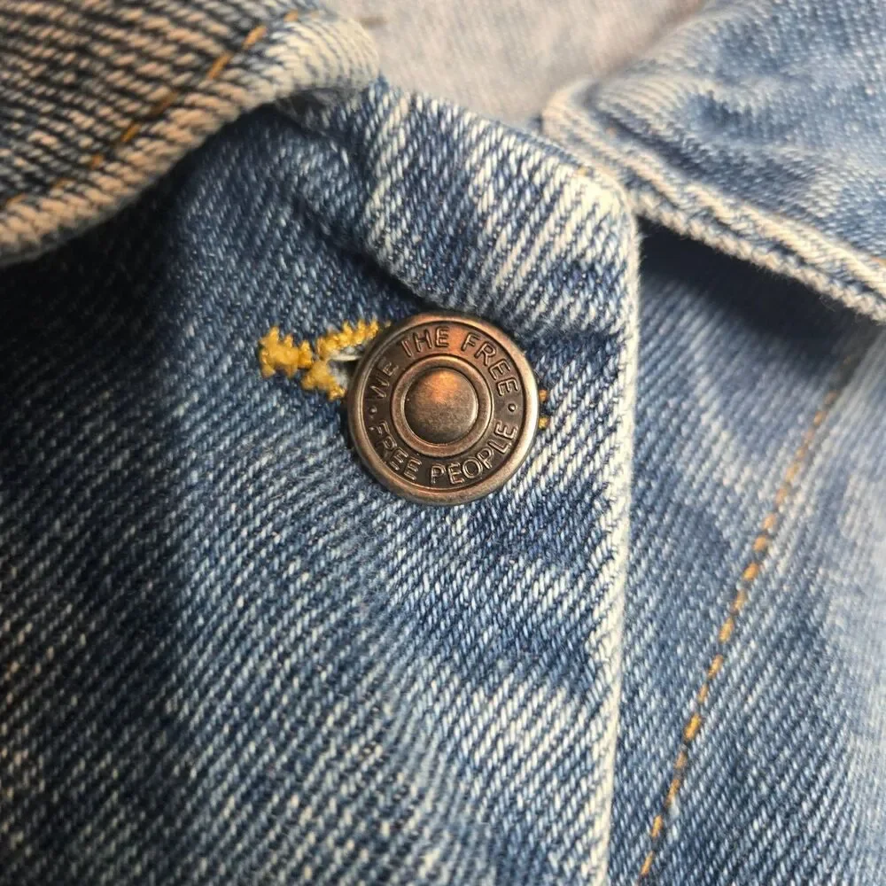 Free People We the Cropped Denim Jacket Womens Blue Frayed Cinch Back 100% M
